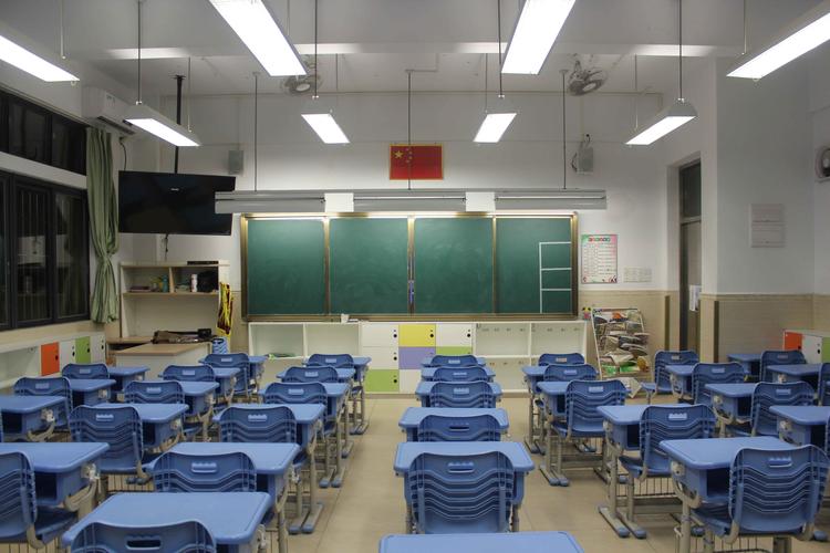 良好的教室照明环境,选择优质的教室照明灯具也很重要.